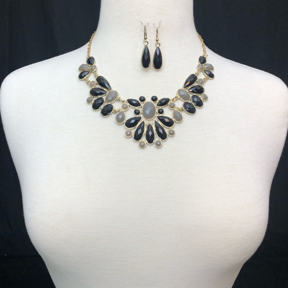 Black Grey Abstract Cluster Necklace Earrings Set - Picture 3 of 3